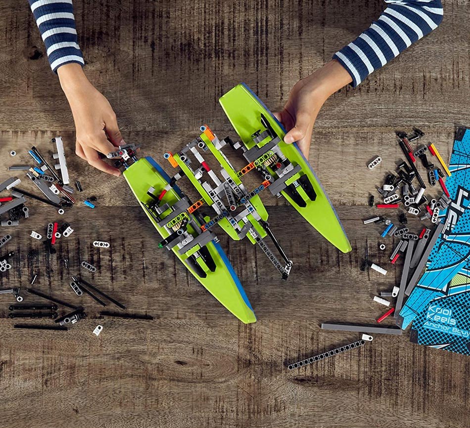 Lego Technic 42105 - Catamarano - Mattoncini.net